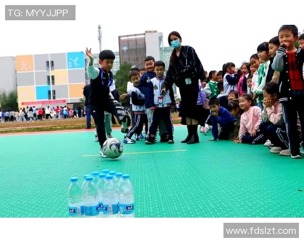 带足球跳舞的快乐时光让运动与艺术在青春中交融